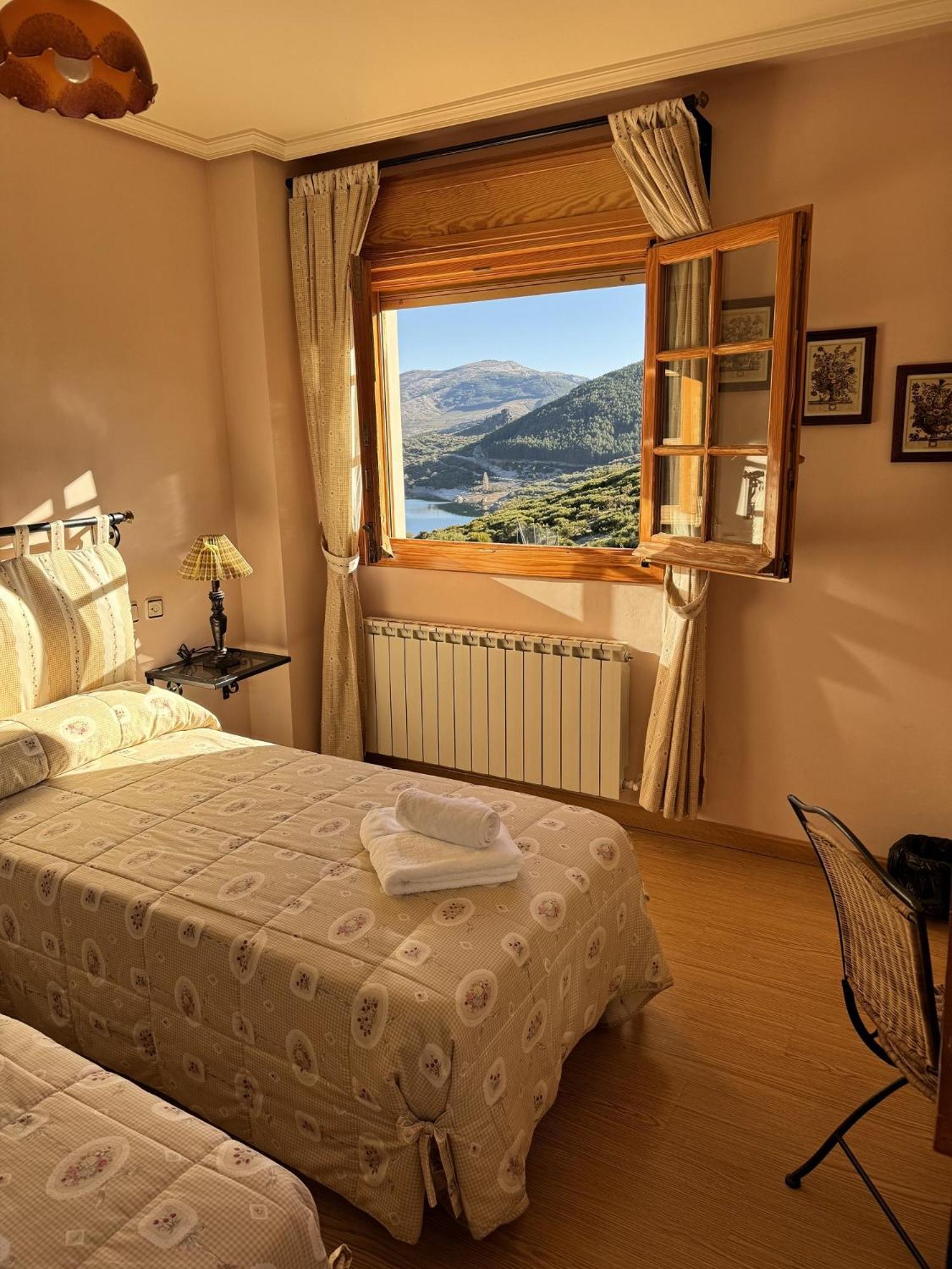 Hotel Pico Espiguete Альба-де-лос-Карданьос Экстерьер фото